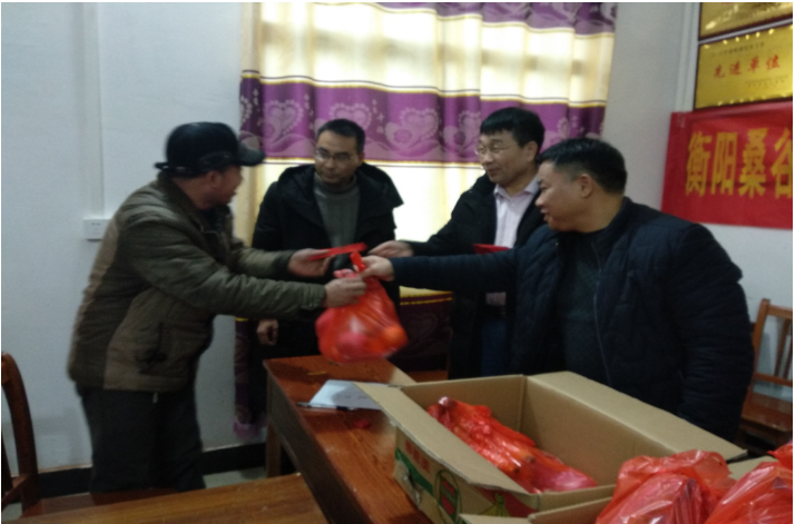 桑谷2019春節送溫暖:以企建助推脫貧攻堅工作(圖2)